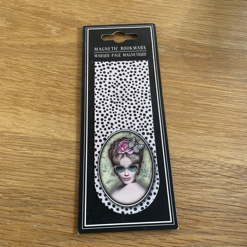 Magnetic bookmark page saver - -,